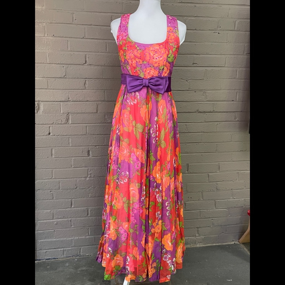 Vintage 70’s Floral Print Sleeveless gown